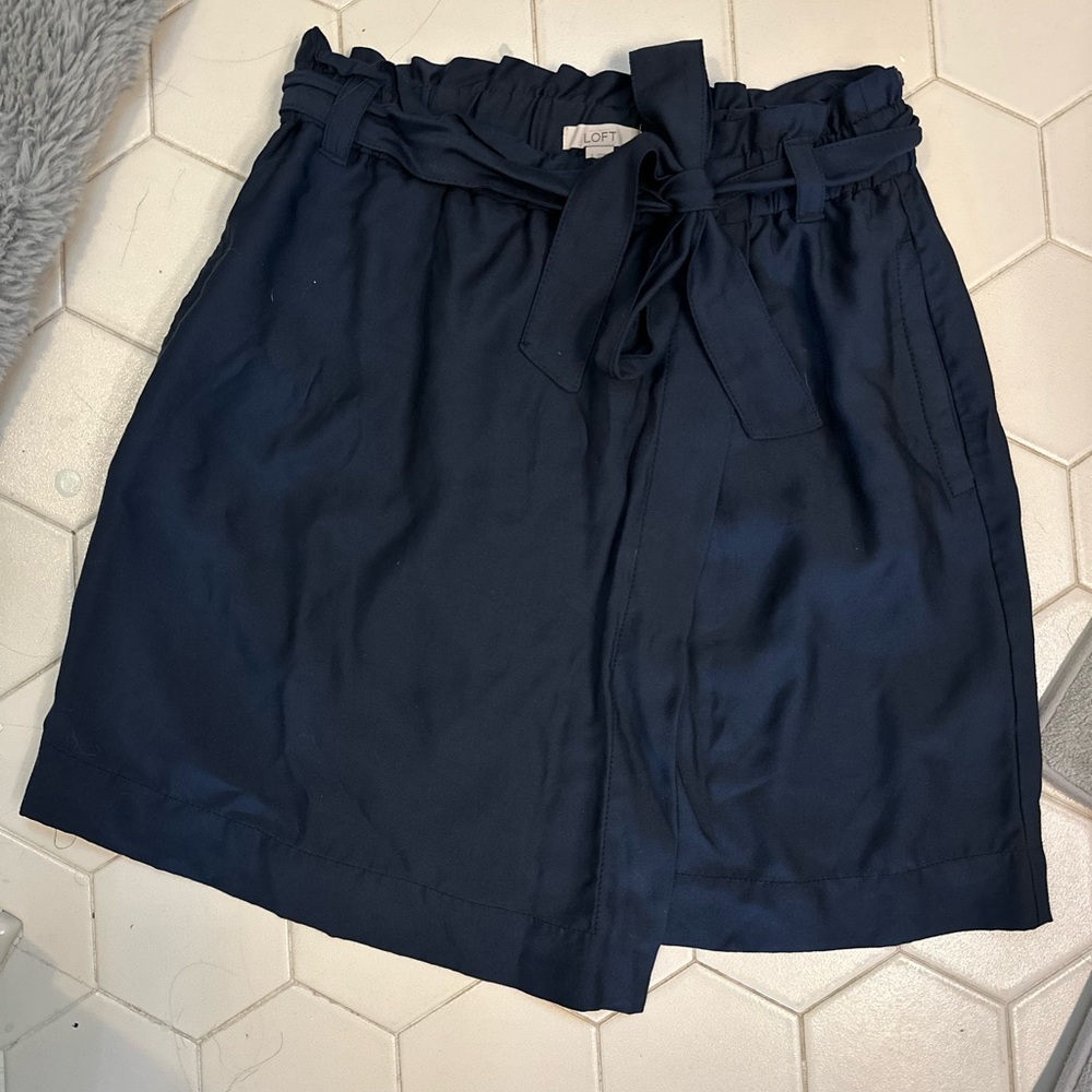 Adorable Loft navy skirt, S